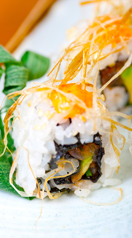 rollo de sushi rellenado